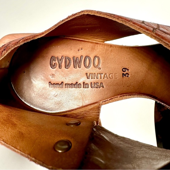 Cydwoq Vintage Kitten Heel Ankle Boots - Picture 9 of 13